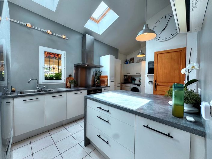 Image No.11-5 Bed House for sale