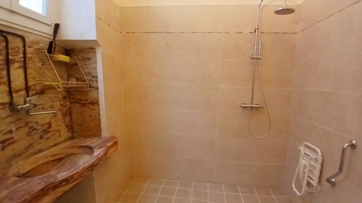 Image No.11-10 Bed House for sale