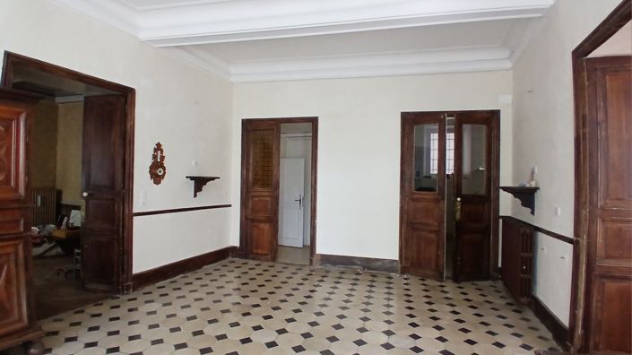 Image No.7-10 Bed House for sale