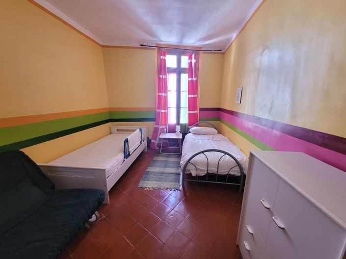 Image No.9-5 Bed House for sale