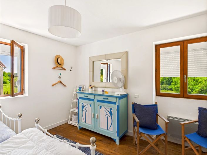 Image No.10-8 Bed House for sale