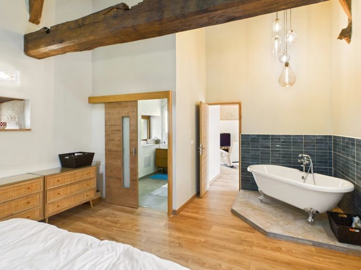 Image No.6-8 Bed House for sale