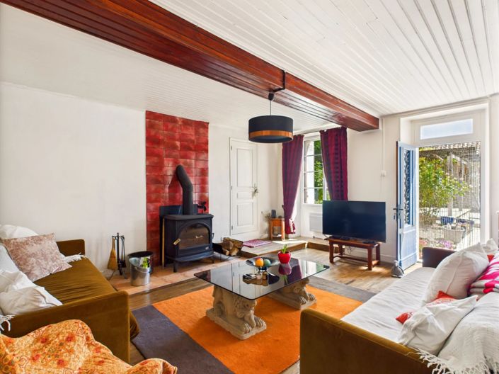 Image No.8-8 Bed House for sale