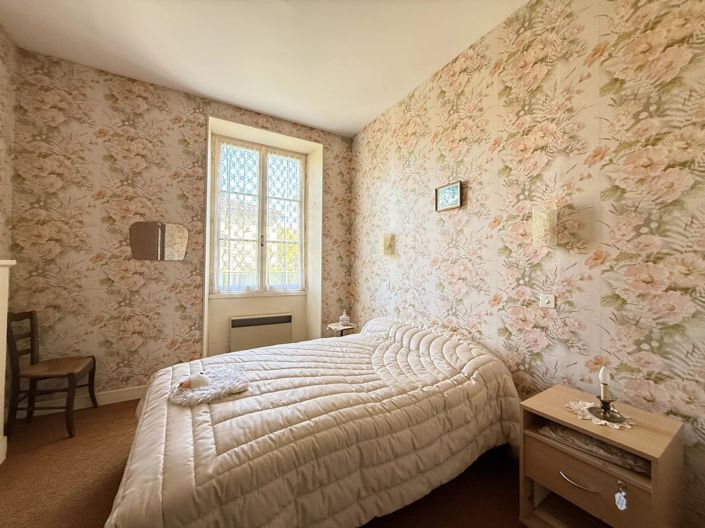 Image No.9-6 Bed House for sale