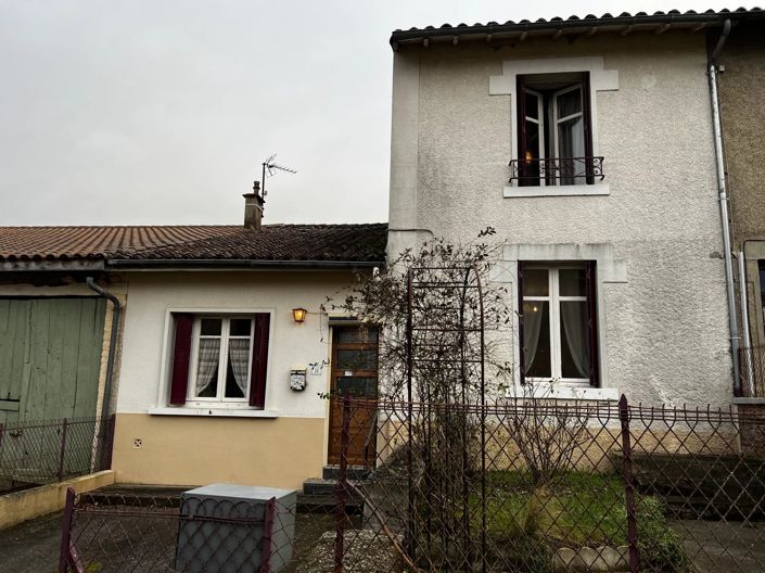 Bellac, Village House