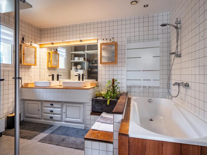 Image No.9-4 Bed House for sale