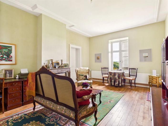 Image No.6-10 Bed House for sale