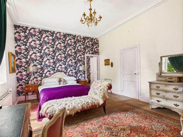 Image No.7-10 Bed House for sale