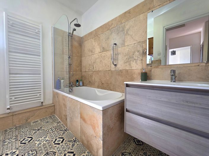 Image No.10-5 Bed Farmhouse for sale