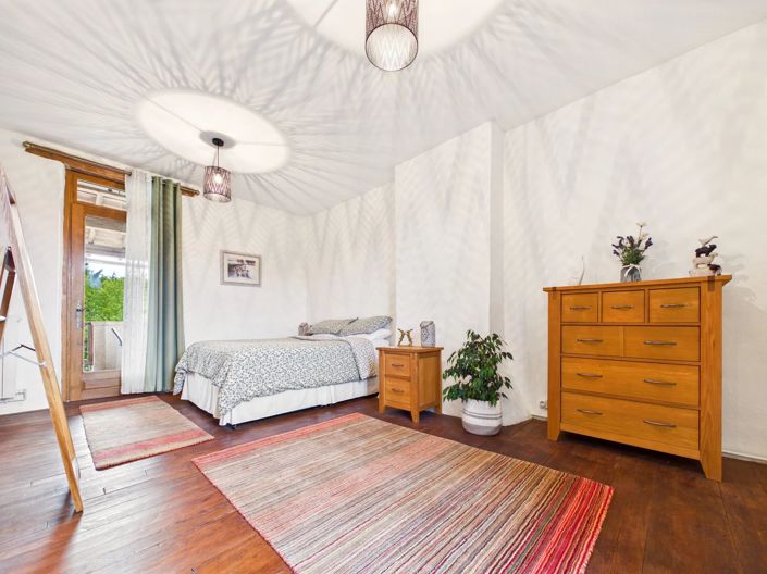 Image No.11-5 Bed Farmhouse for sale
