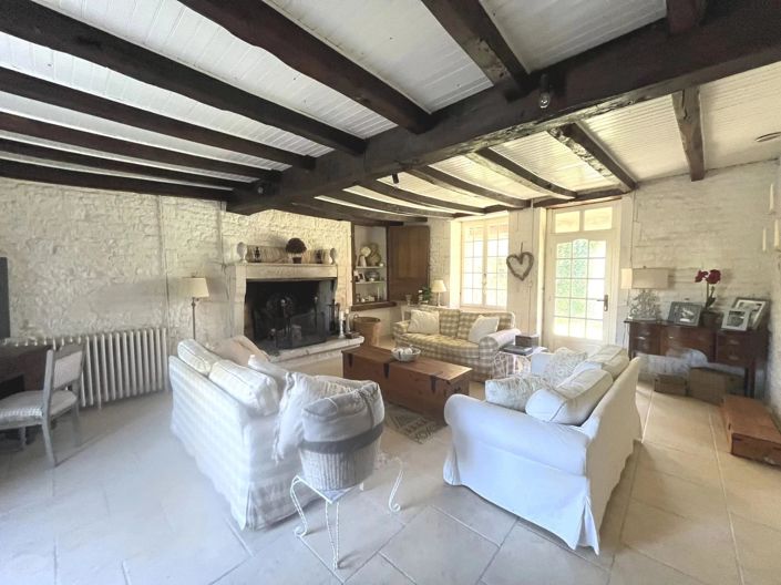 Image No.5-Maison de 5 chambres à vendre à Courcôme