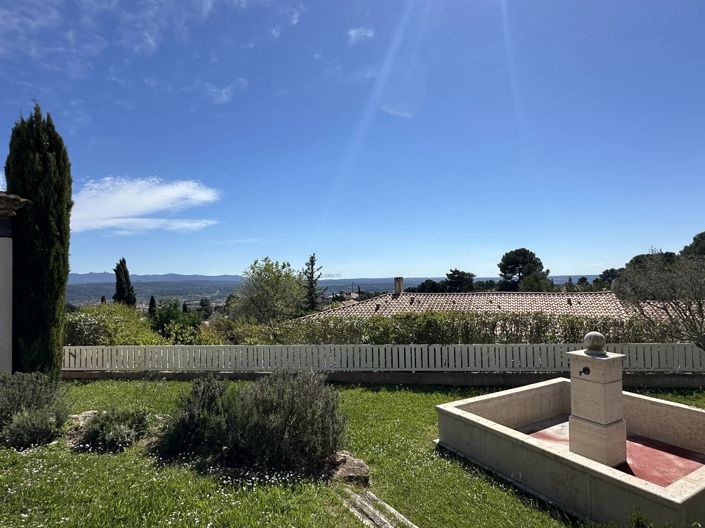 Image No.8-5 Bed House for sale