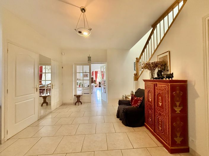 Image No.6-7 Bed House for sale