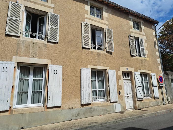 Image No.1-Maison de 3 chambres à vendre à Montmorillon