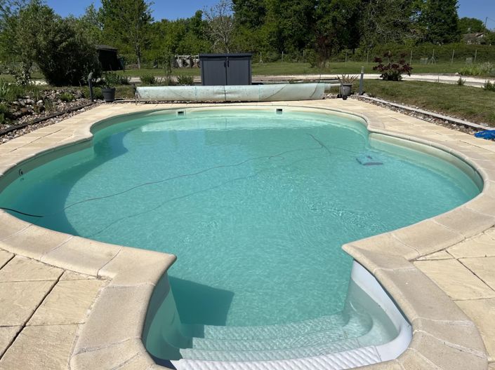 Image No.4-4 Bed Barn for sale