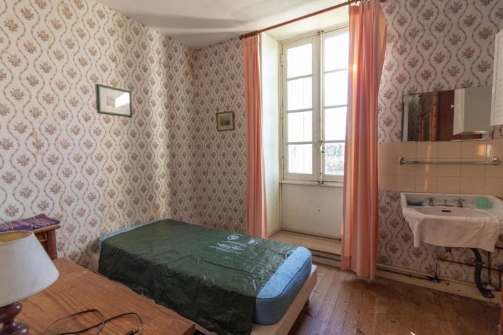 Image No.8-7 Bed House for sale