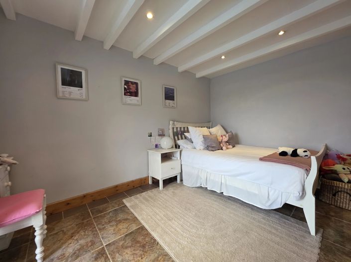 Image No.9-9 Bed House for sale