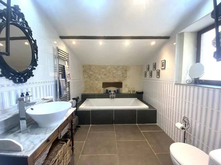 Image No.7-9 Bed House for sale