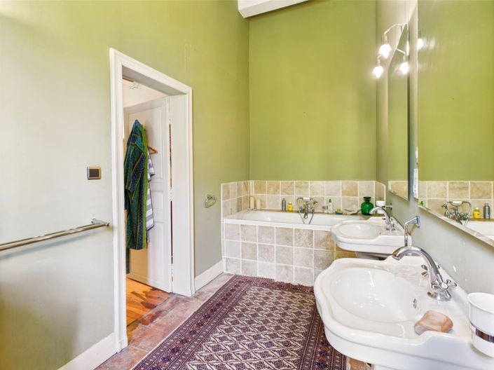 Image No.10-4 Bed House for sale