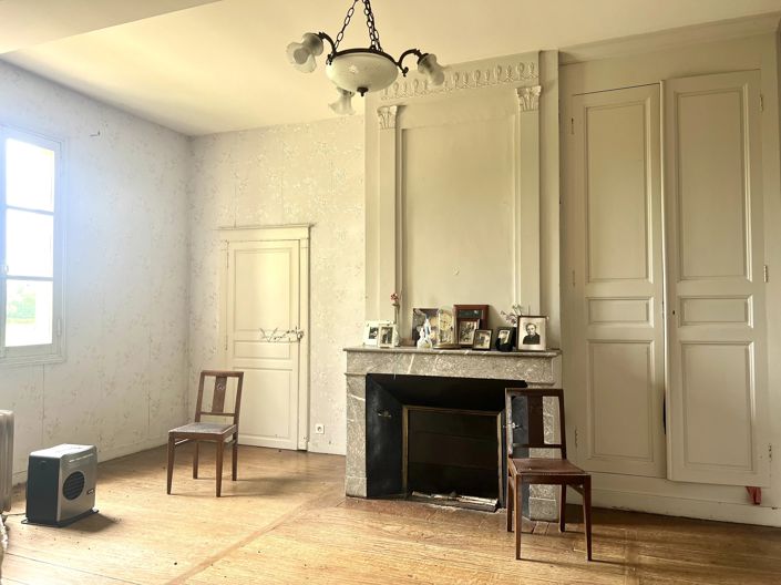 Image No.3-8 Bed Farmhouse for sale