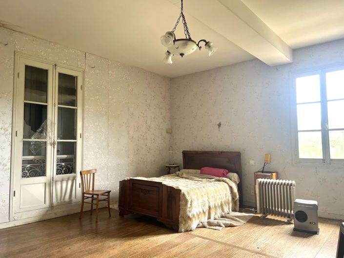 Image No.7-8 Bed Farmhouse for sale