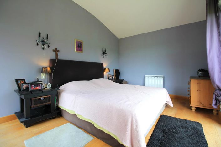 Image No.8-5 Bed House for sale