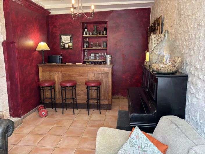 Image No.8-8 Bed House for sale