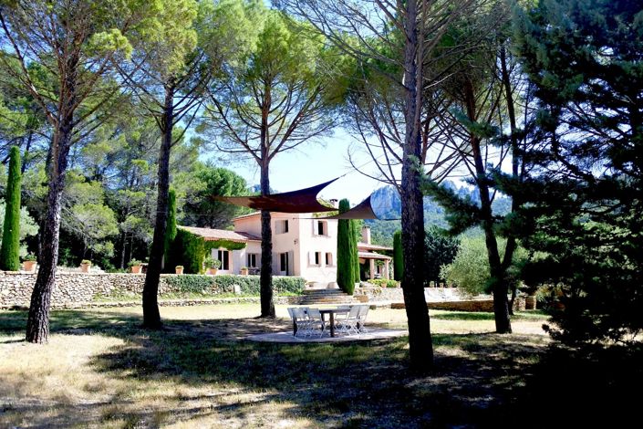 Image No.1-4 Bed House for sale