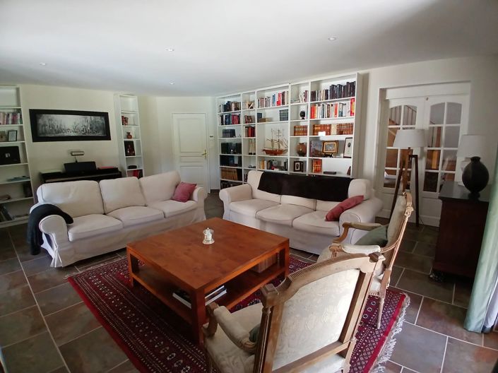 Image No.9-5 Bed House for sale