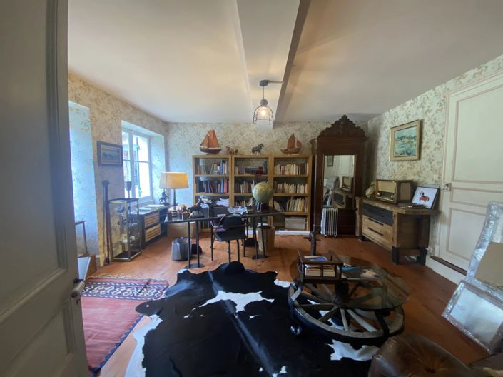 Image No.11-6 Bed House for sale