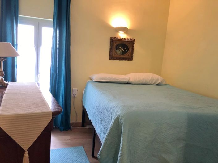 Image No.9-6 Bed House for sale