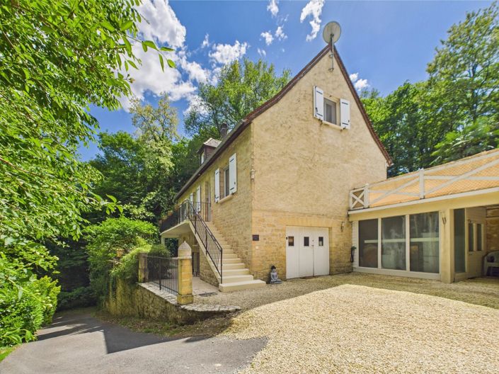 Image No.2-10 Bed House for sale