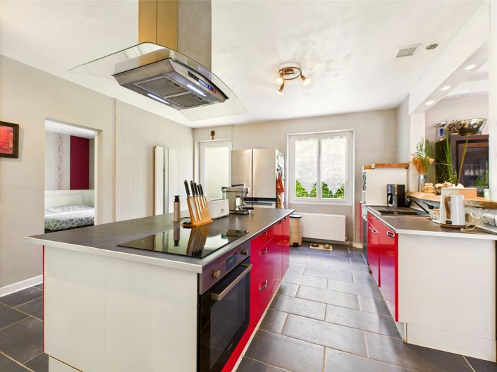 Image No.3-10 Bed House for sale