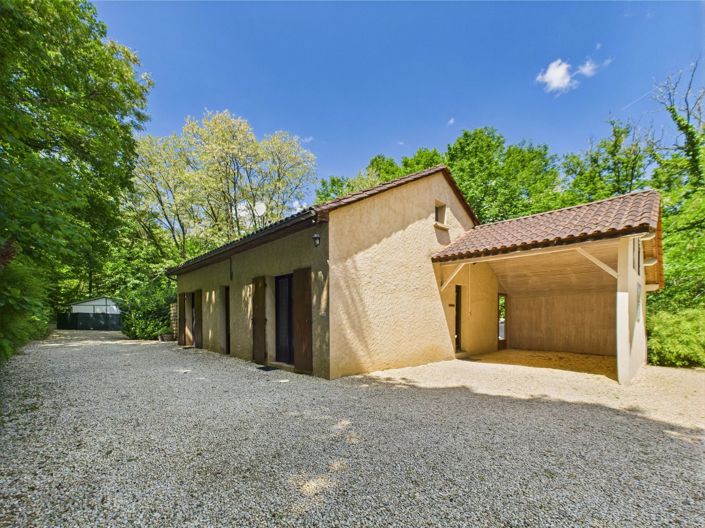 Image No.8-10 Bed House for sale