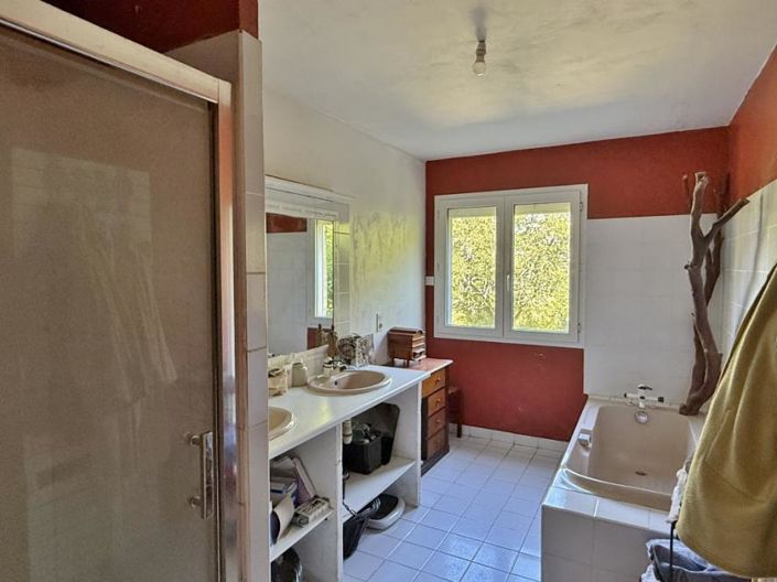 Image No.11-3 Bed House for sale