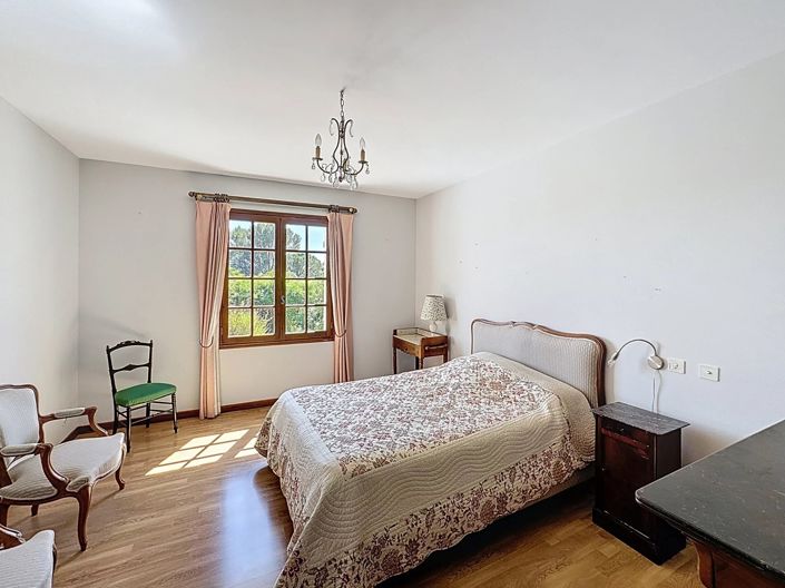 Image No.12-3 Bed House for sale