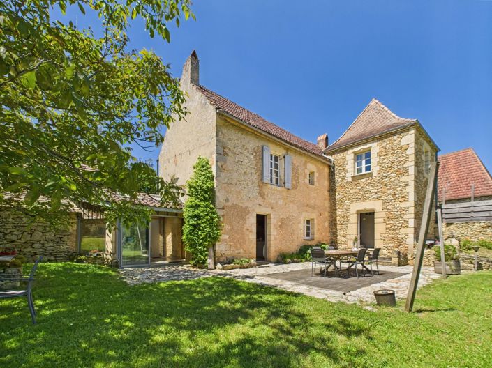 Image No.1-8 Bed House for sale
