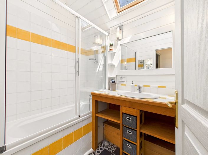 Image No.10-8 Bed House for sale