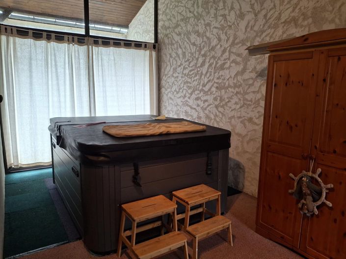 Image No.8-3 Bed House for sale