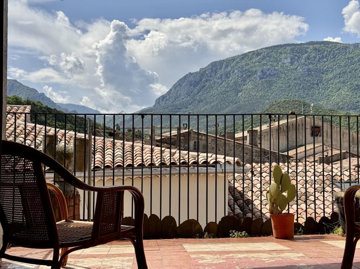 Image No.2-6 Bed House for sale