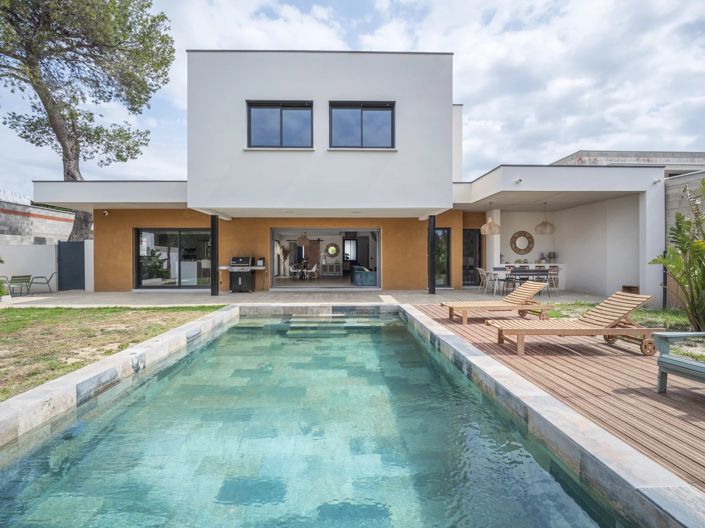 Image No.1-4 Bed House for sale