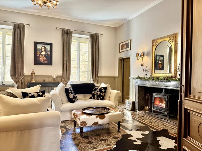 Image No.1-8 Bed House for sale