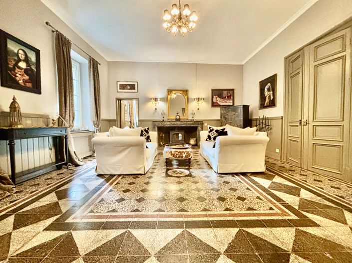 Image No.3-8 Bed House for sale