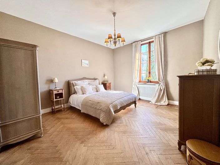 Image No.8-8 Bed House for sale