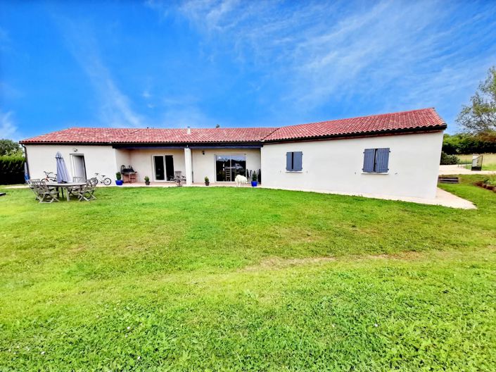 Image No.1-4 Bed Village House for sale