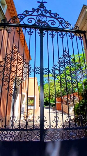 Image No.6-5 Bed House for sale