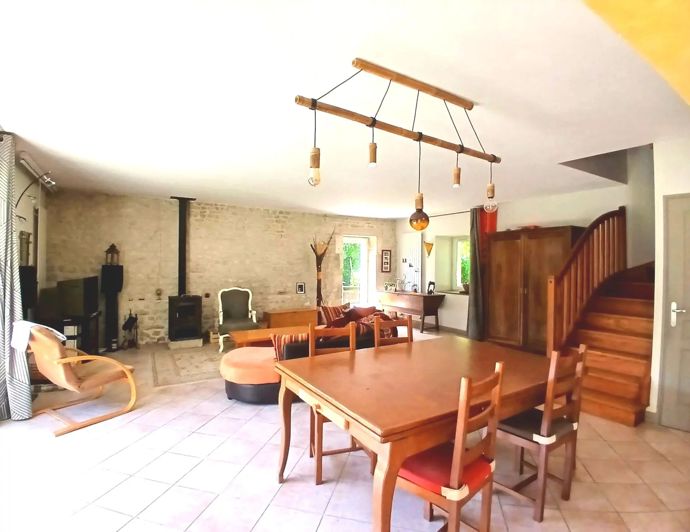 Image No.3-4 Bed House for sale