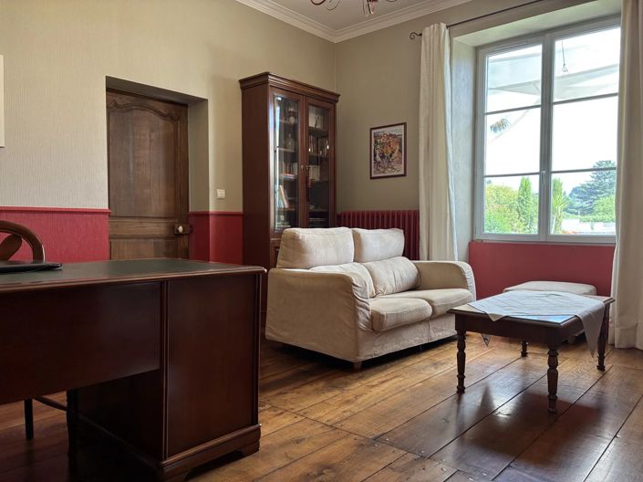 Image No.8-6 Bed House for sale