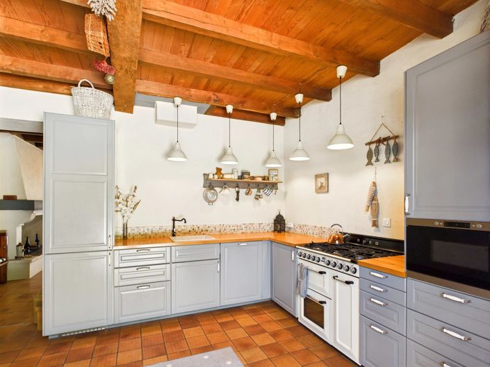 Image No.5-5 Bed House for sale