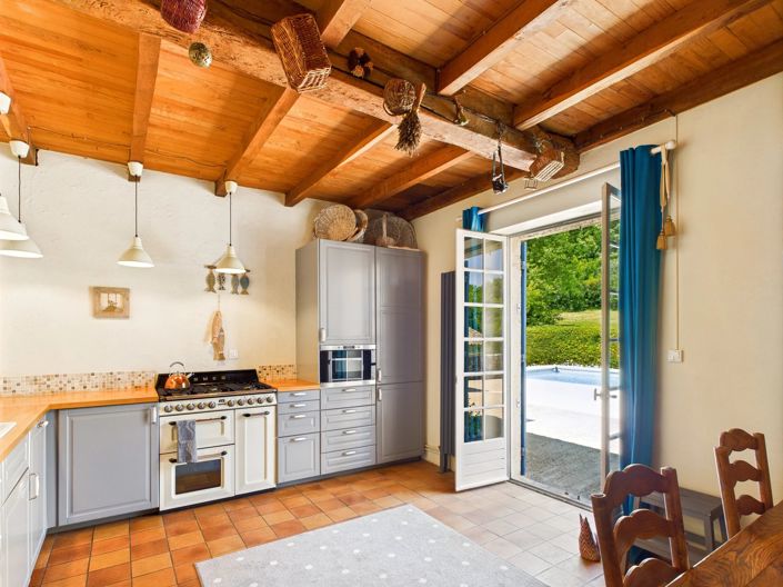 Image No.6-5 Bed House for sale